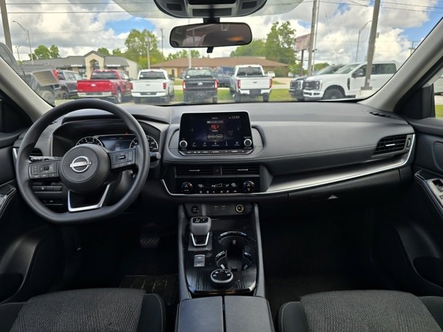 Used 2024 Nissan Rogue SV image 15