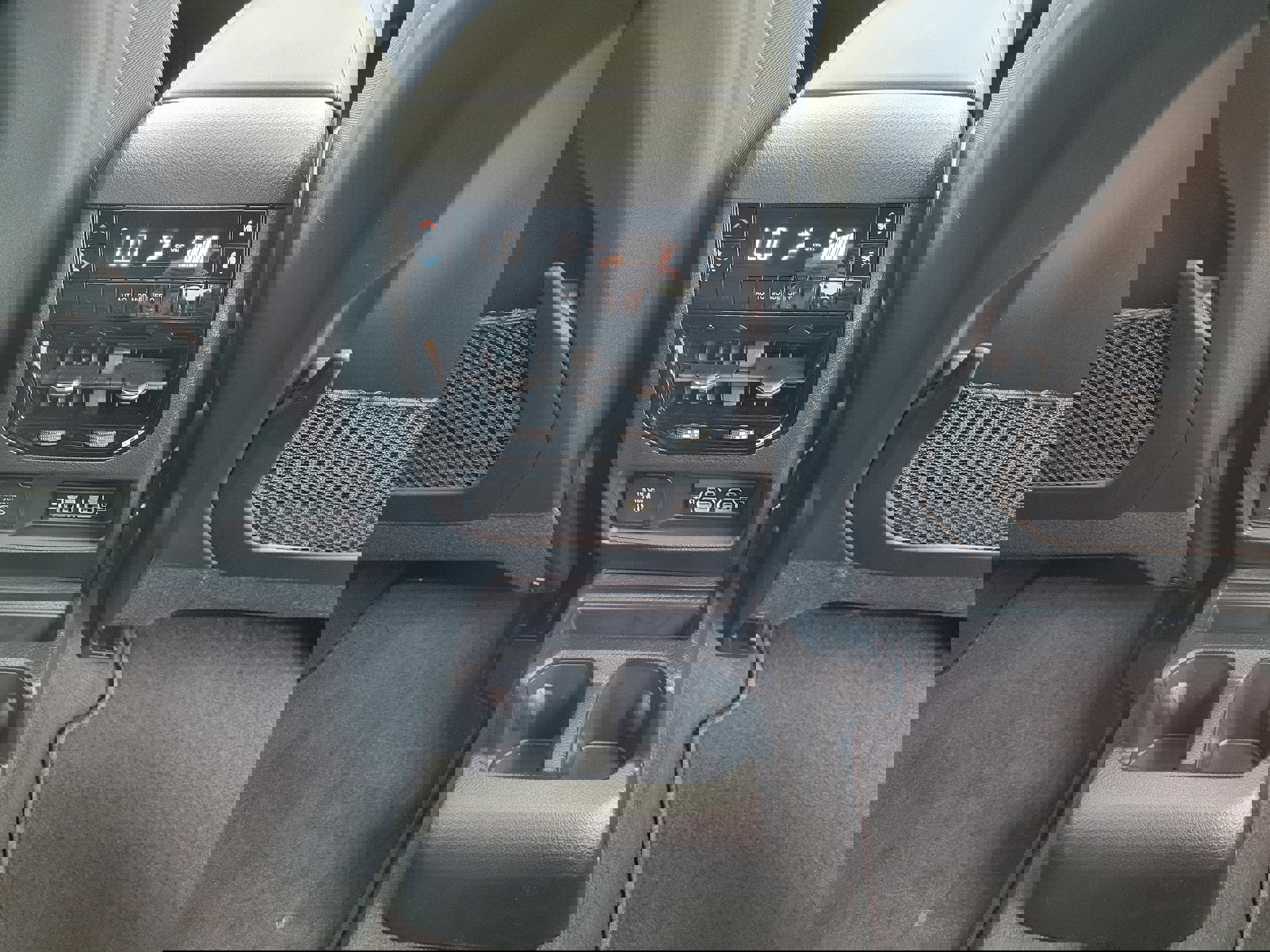 New 2025 Jeep Grand Cherokee L Altitude image 18