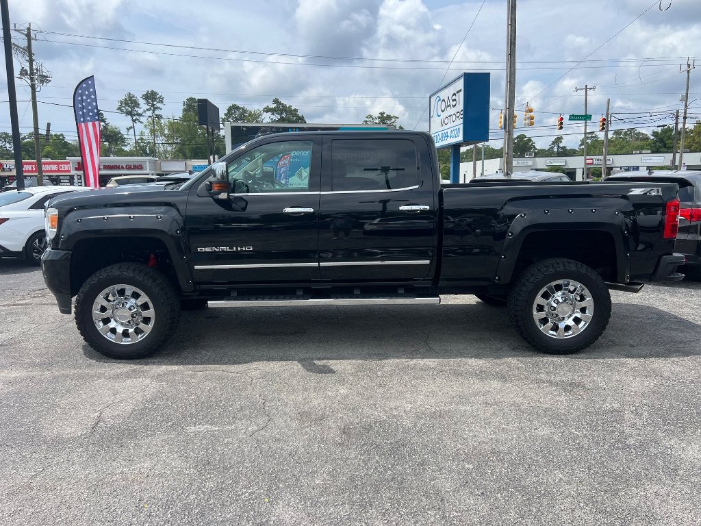 Used 2015 GMC Sierra 2500 Denali w/ Driver Alert Package AWD/4WD image 6