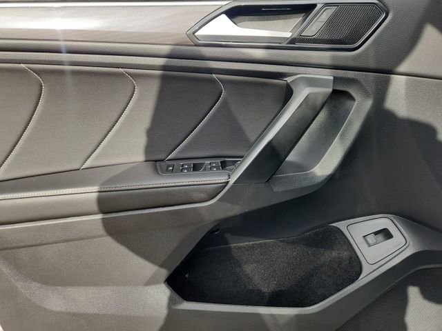 Used 2024 Volkswagen Tiguan SE R-Line image 22