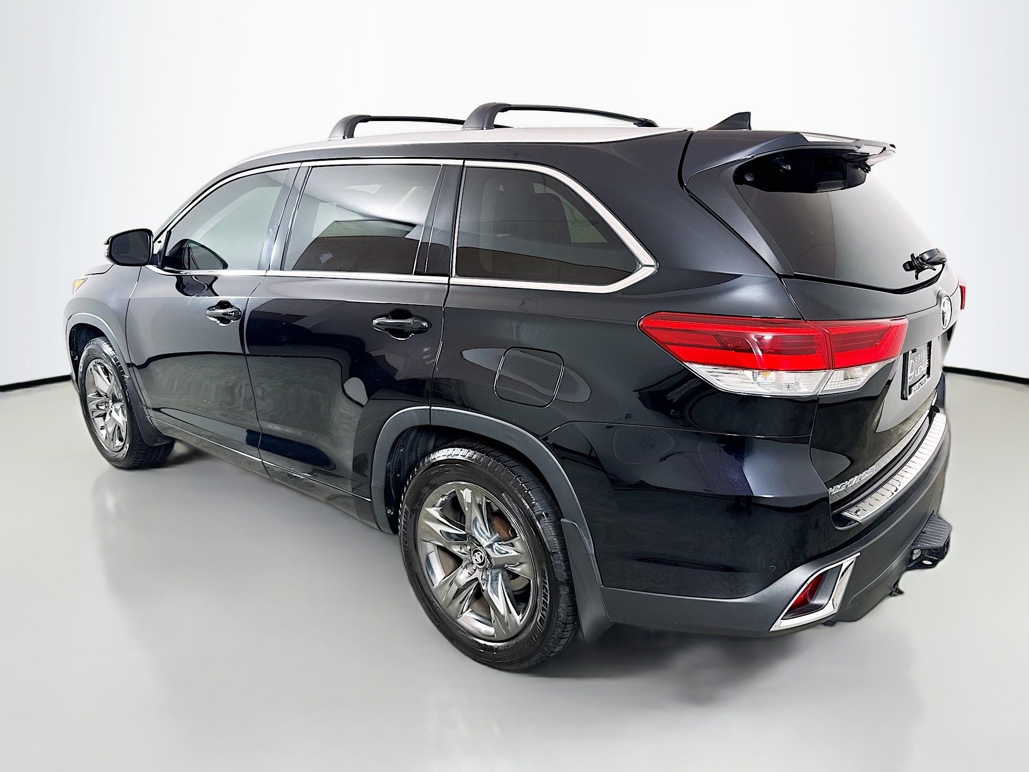Used 2017 Toyota Highlander Limited Platinum AWD/4WD image 5
