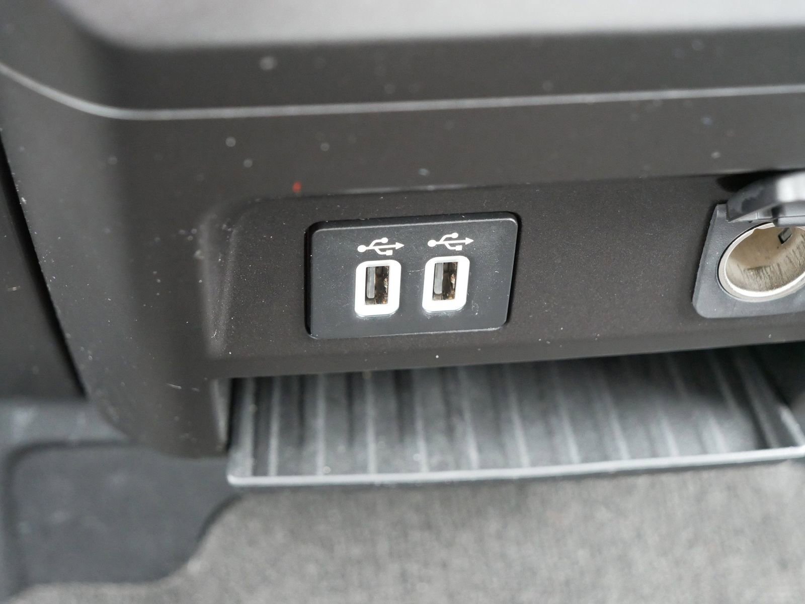 Certified 2020 Ford F150 XLT w/ Equipment Group 302A Luxury image 32