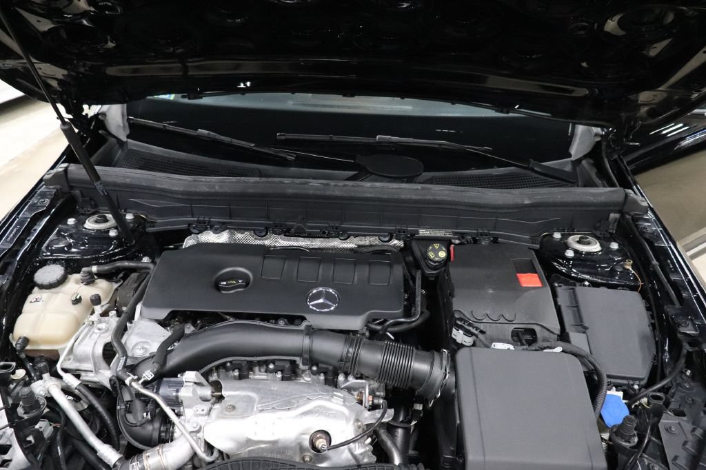 Used 2020 Mercedes-Benz GLB 250 image 25