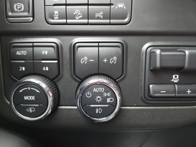 Used 2025 Chevrolet Suburban RST image 60