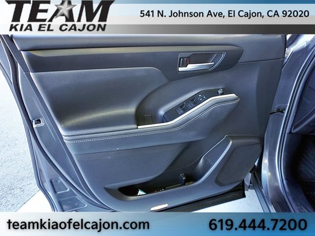 Used 2021 Toyota Highlander XLE AWD/4WD image 27