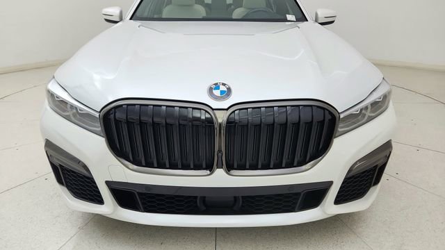 Used 2022 BMW 740i w/ M Sport Package image 8