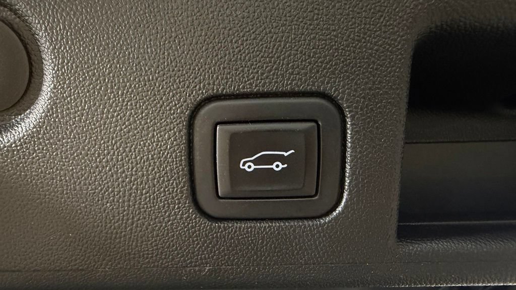 Used 2023 Chevrolet Equinox LT AWD/4WD image 13
