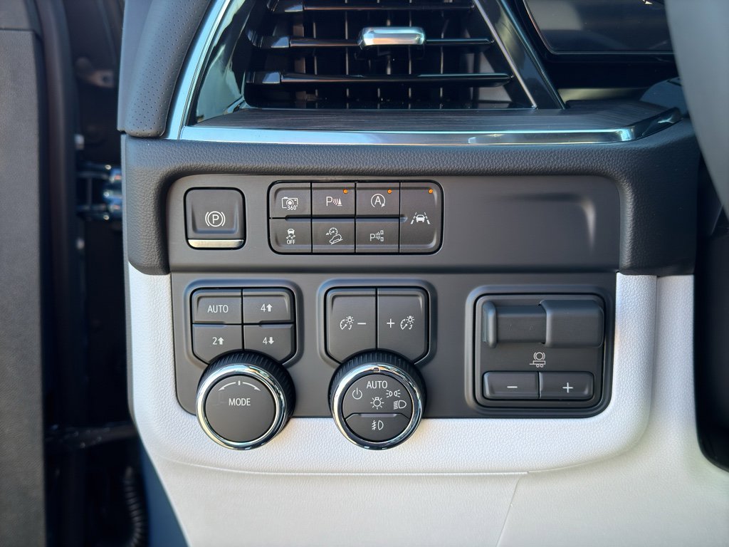 New 2026 Chevrolet Suburban Premier AWD/4WD image 16
