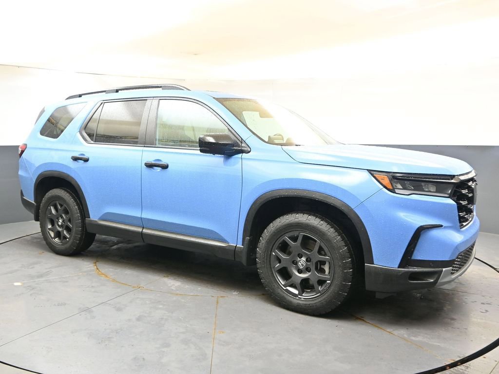 Used 2025 Honda Pilot TrailSport image 7
