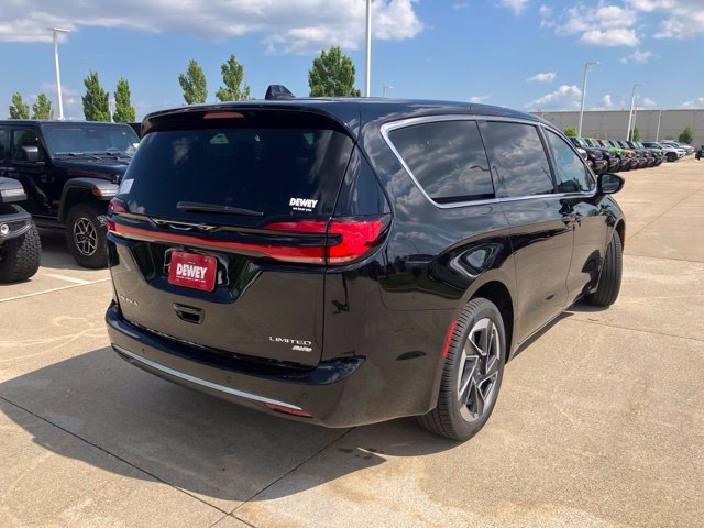 New 2027 Chrysler Pacifica Limited AWD/4WD image 6