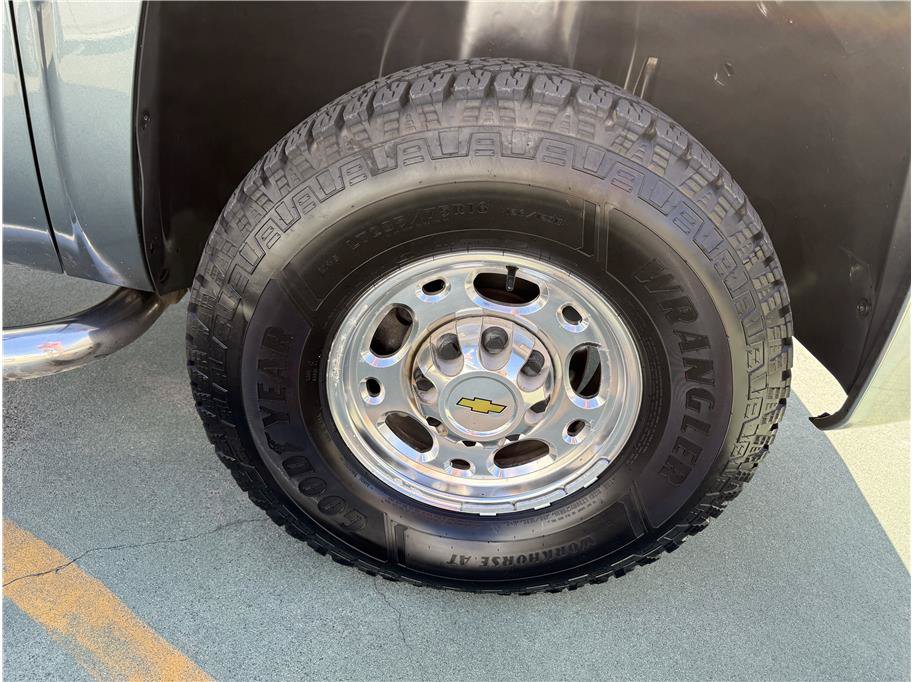 Used 2008 Chevrolet Silverado 2500 LT w/ 1LT Convenience Package AWD/4WD image 19