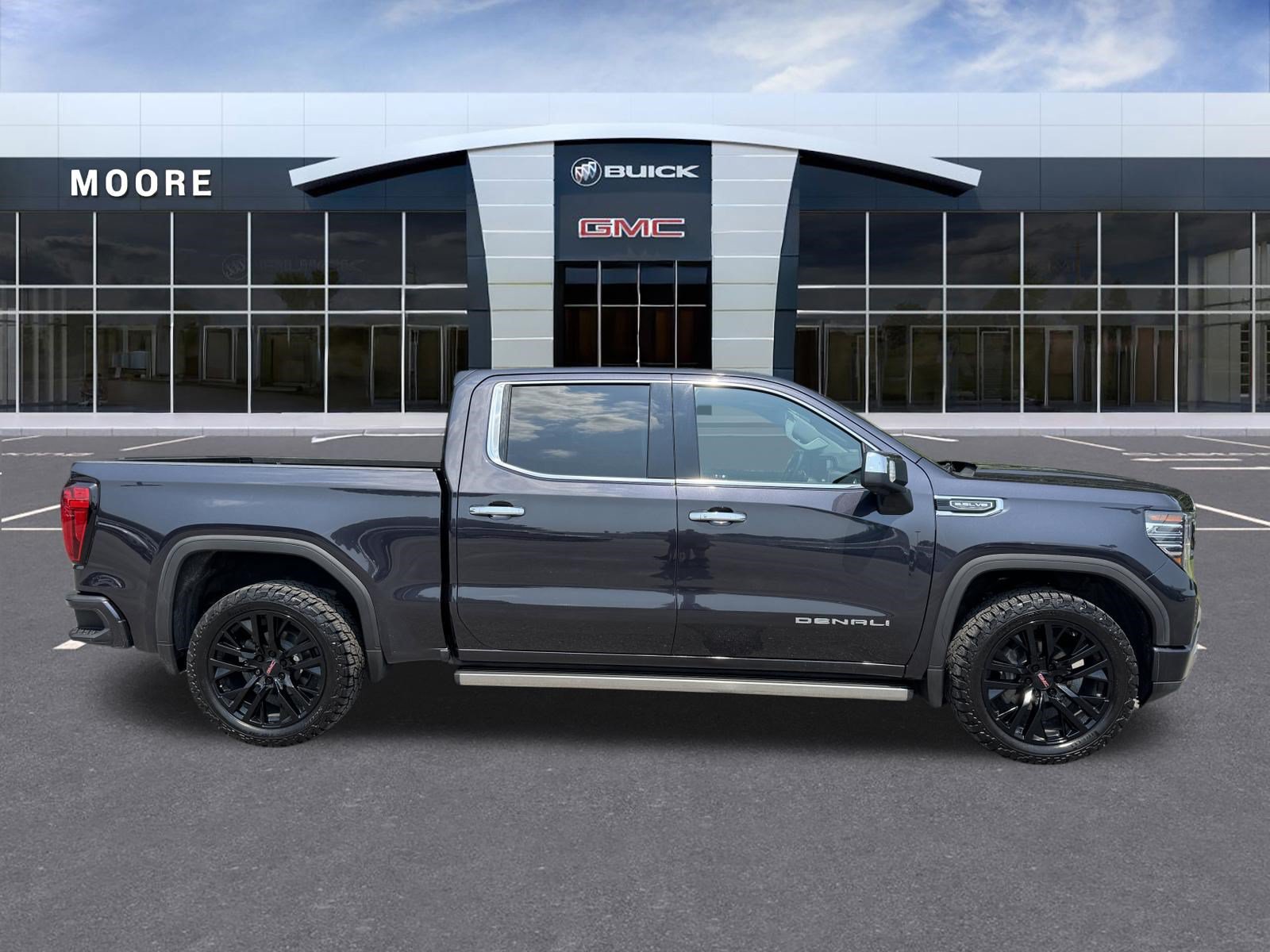 Used 2023 GMC Sierra 1500 Denali w/ Technology Package AWD/4WD image 2