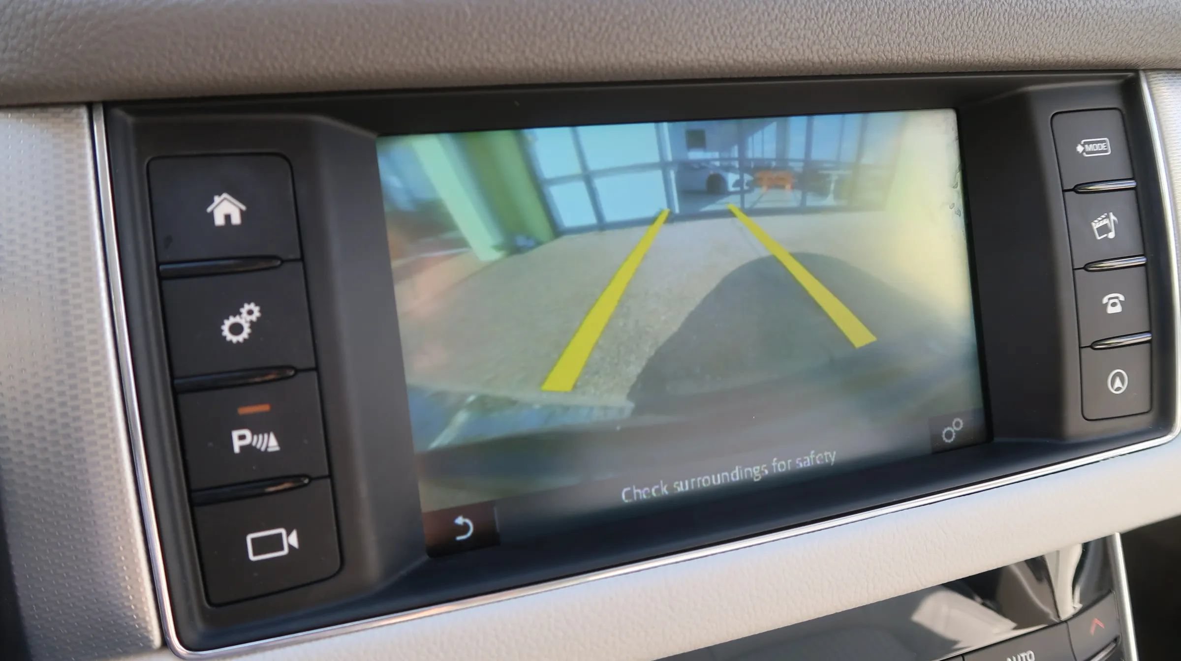 Used 2017 Jaguar XF Prestige RWD image 37