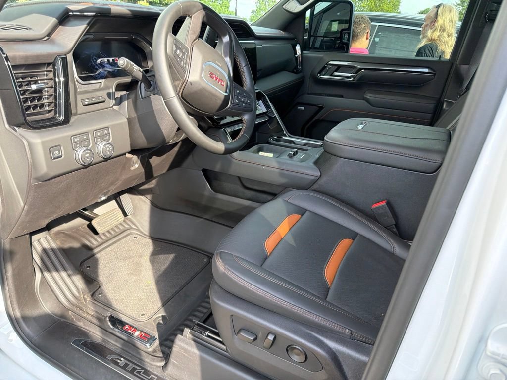 Used 2025 GMC Sierra 3500 AT4 w/ AT4 Premium Plus Package AWD/4WD image 14