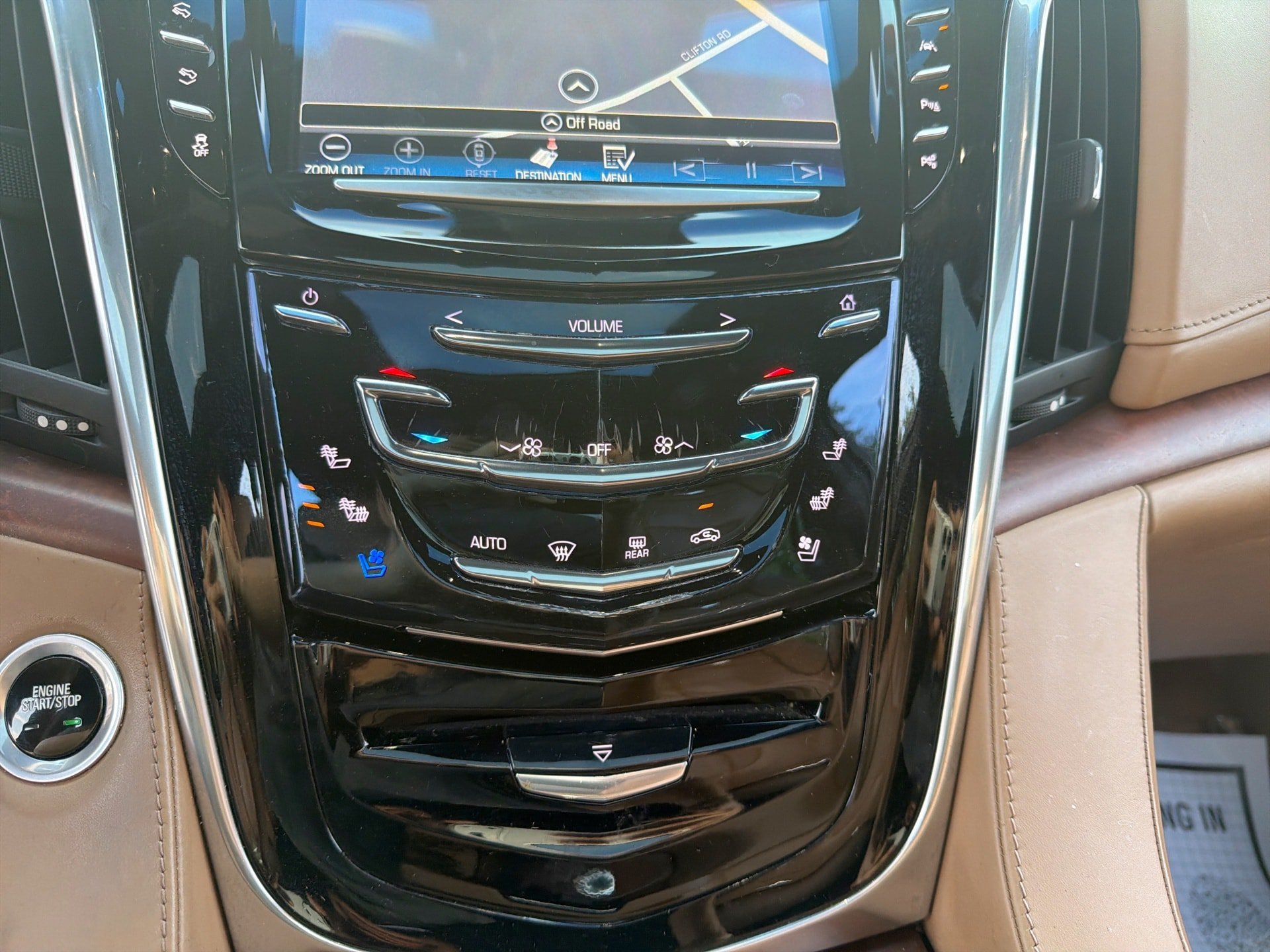 Used 2017 Cadillac Escalade ESV Platinum AWD/4WD image 17