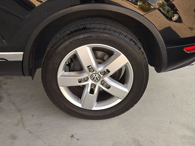 Used 2013 Volkswagen Touareg VR6 image 46