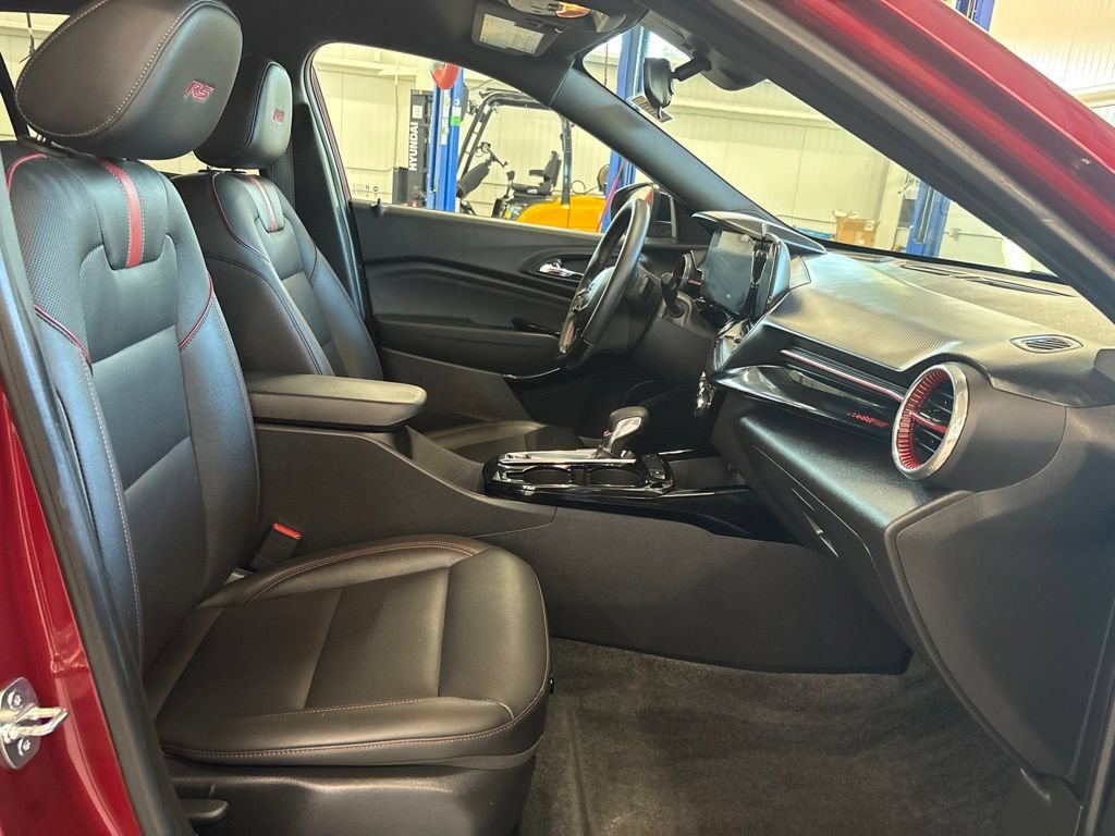 Used 2024 Chevrolet Trax RS FWD image 13