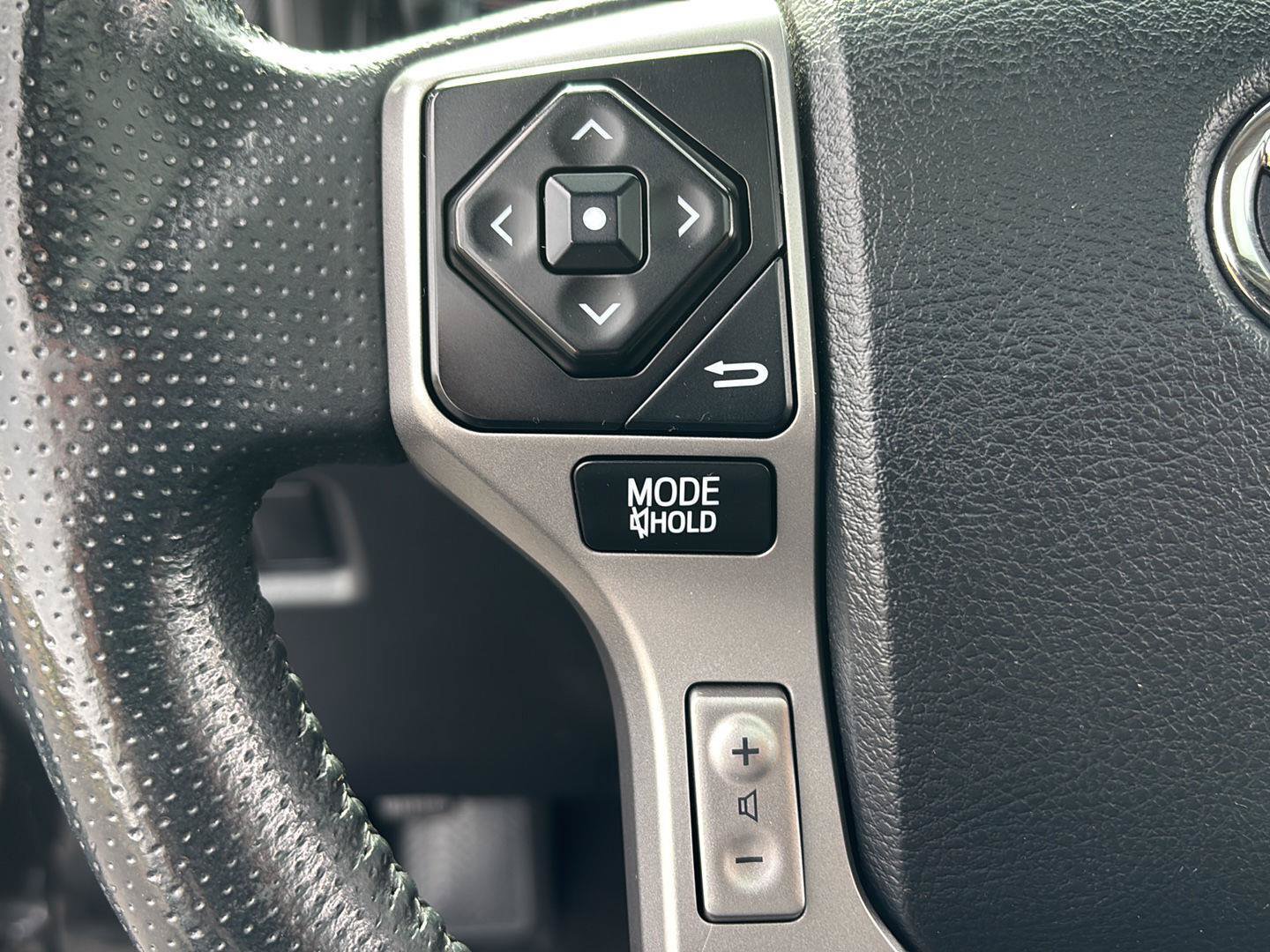 Used 2018 Toyota 4Runner SR5 Premium AWD/4WD image 27