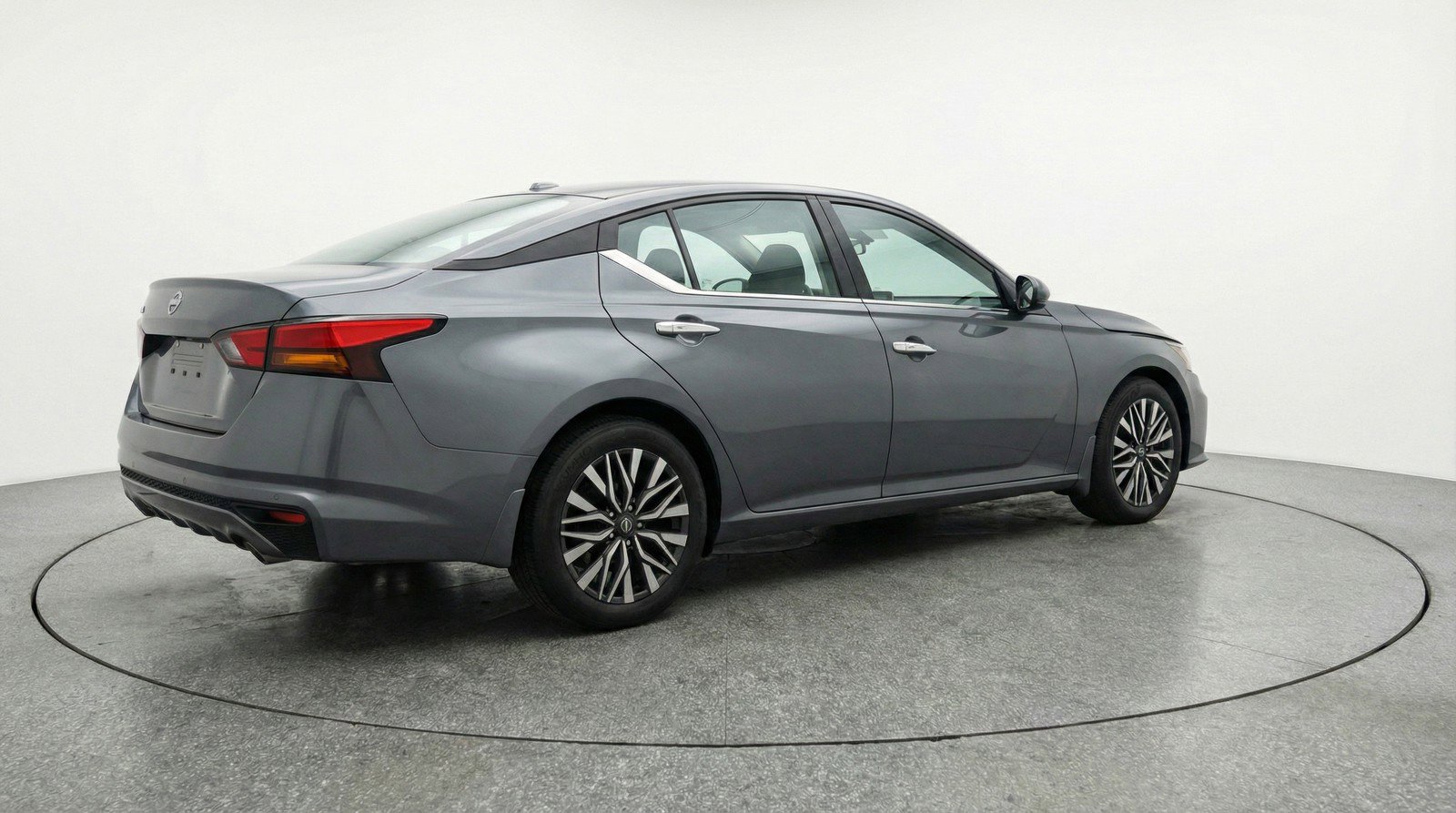 Used 2025 Nissan Altima 2.5 SV image 9