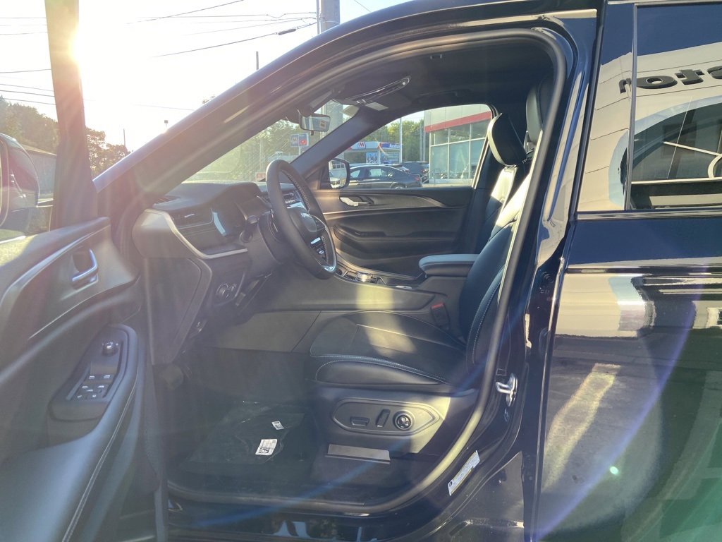 New 2025 Jeep Grand Cherokee L Altitude image 9