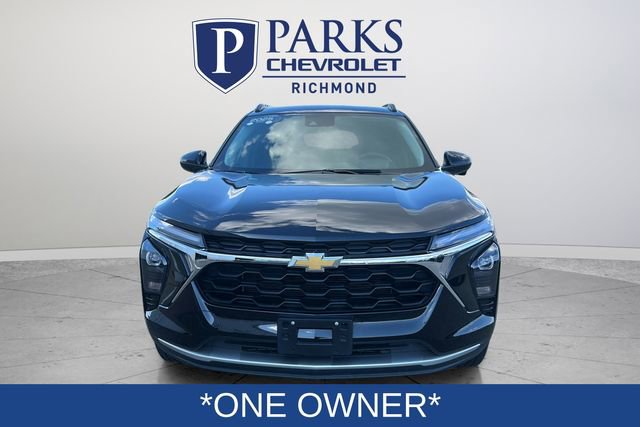 Used 2025 Chevrolet Trax LT w/ LT Convenience Package image 2
