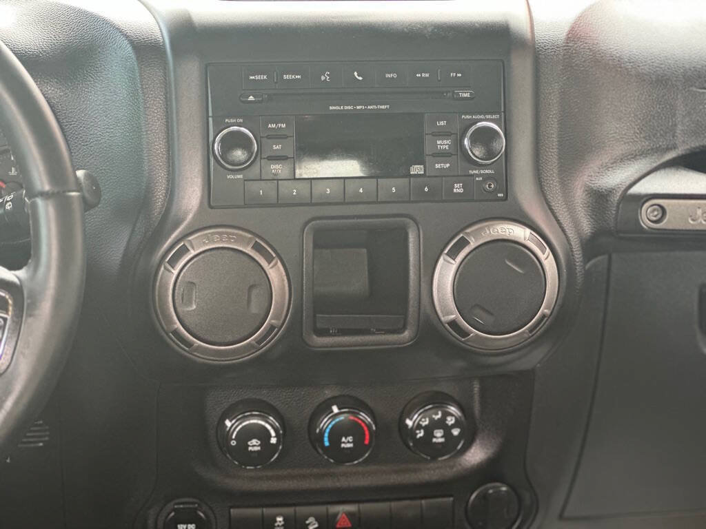 Used 2015 Jeep Wrangler Unlimited Sport w/ Connectivity Group AWD/4WD image 12