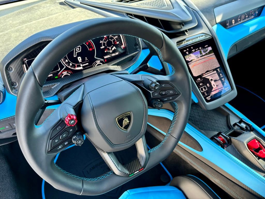 Used 2025 Lamborghini Revuelto image 15