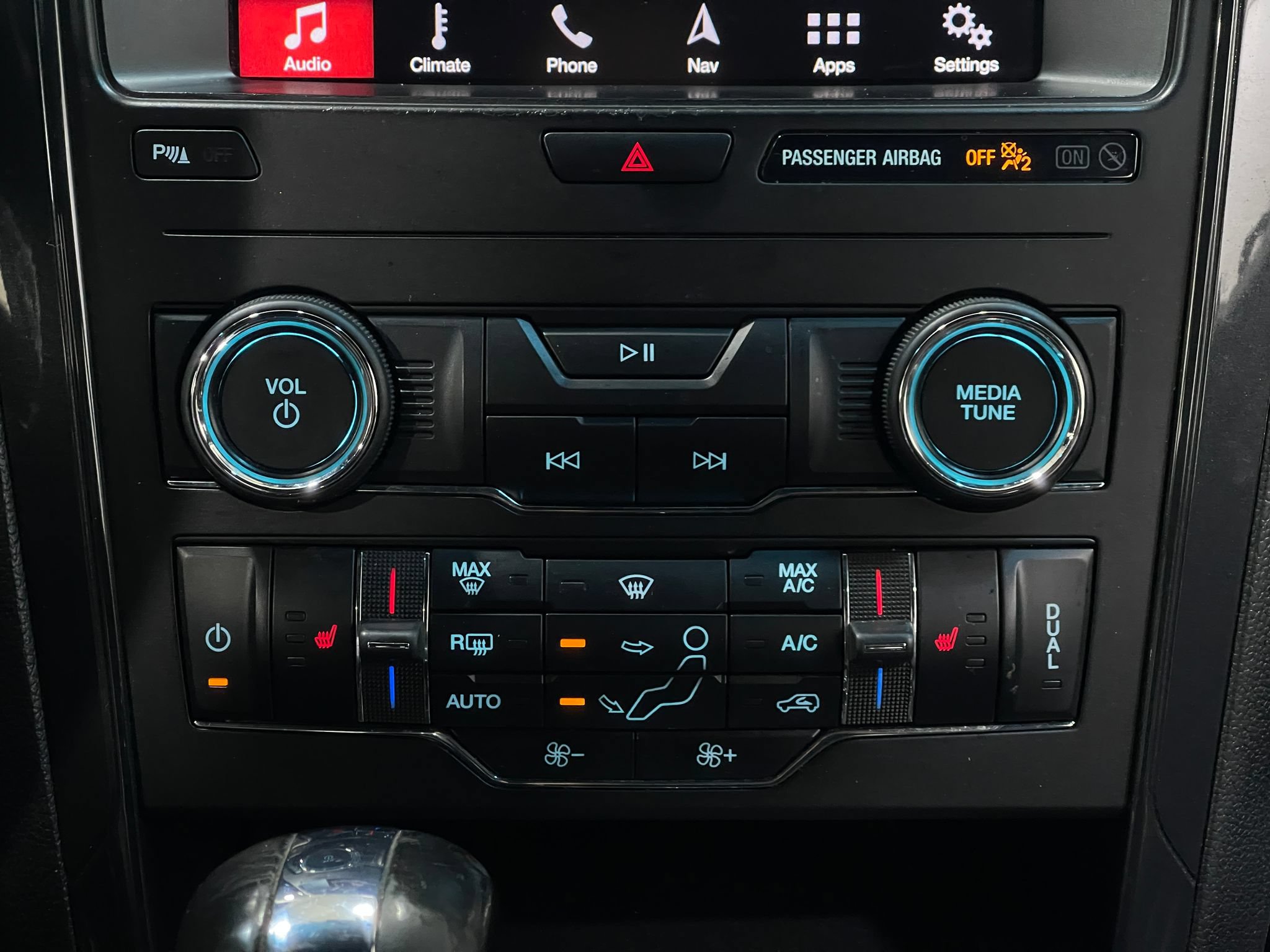 Used 2019 Ford Explorer XLT w/ Equipment Group 202A AWD/4WD image 24