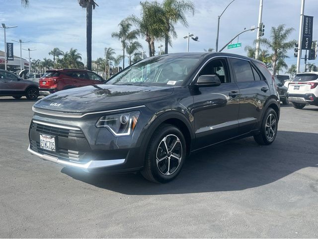 Certified 2025 Kia Niro LX image 3