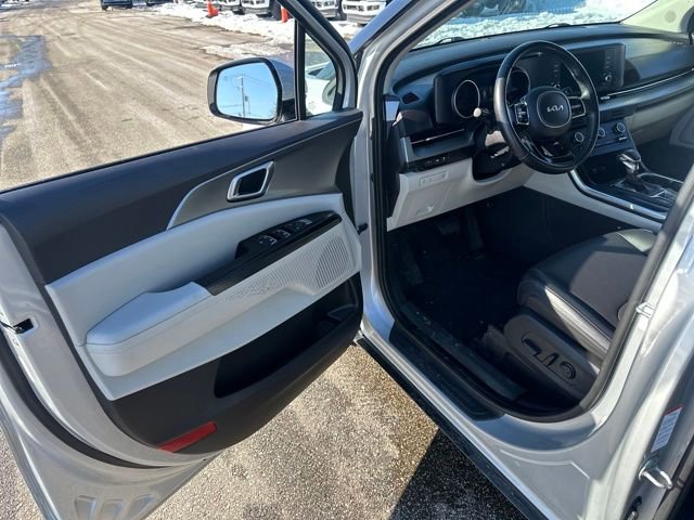 Used 2022 Kia Carnival LX image 27