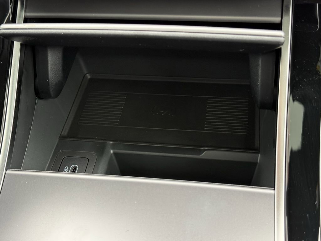 New 2026 Land Rover Range Rover Velar S image 24