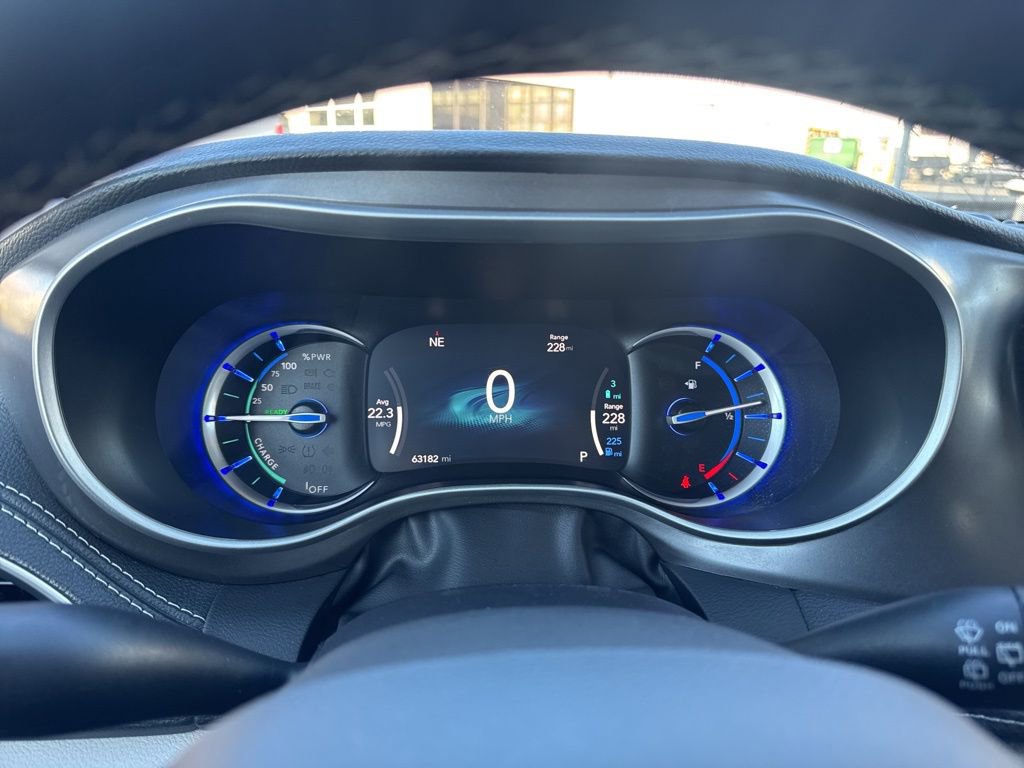 Used 2023 Chrysler Pacifica Touring-L image 26