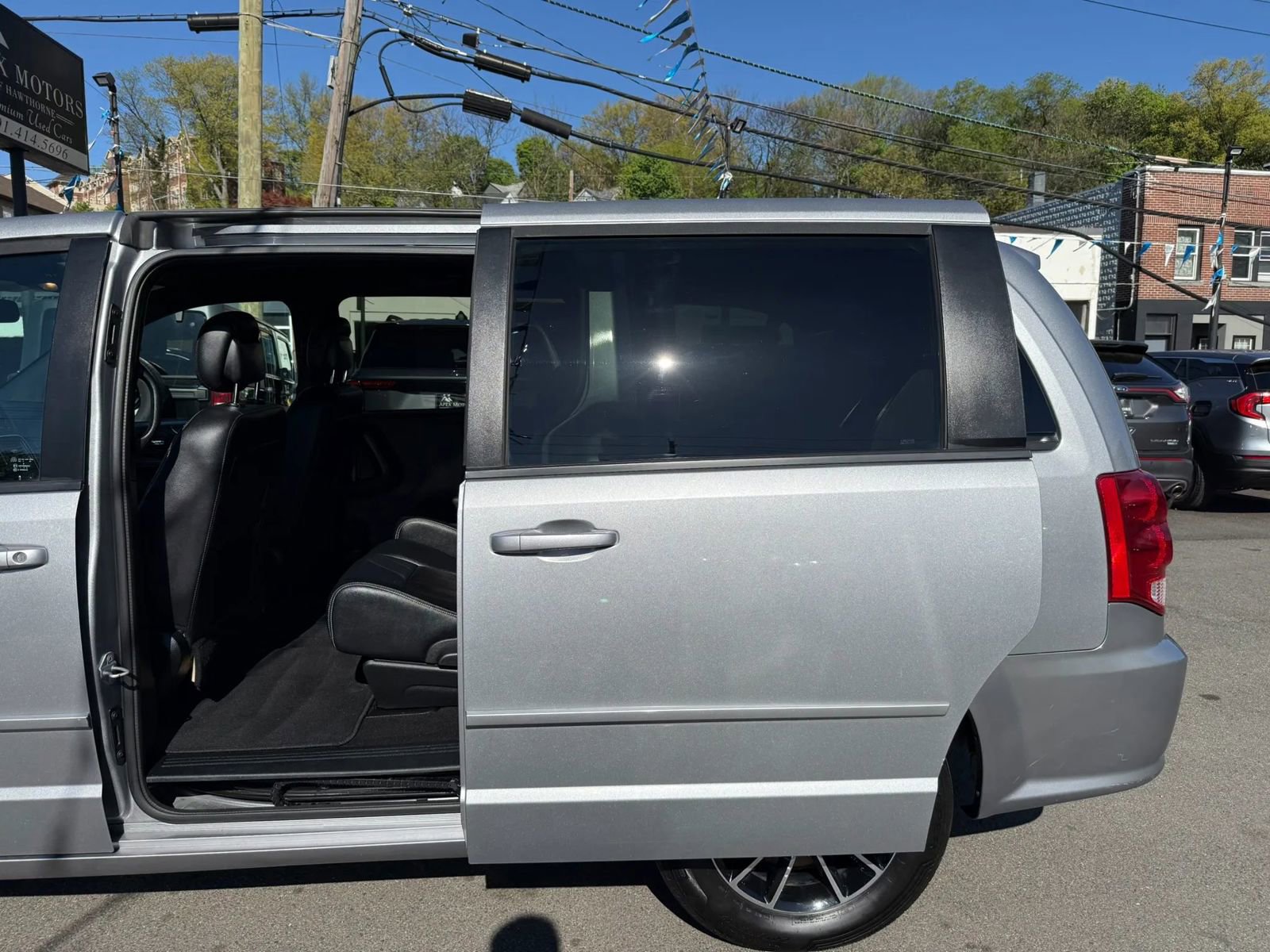 Used 2015 Dodge Grand Caravan SXT FWD image 39