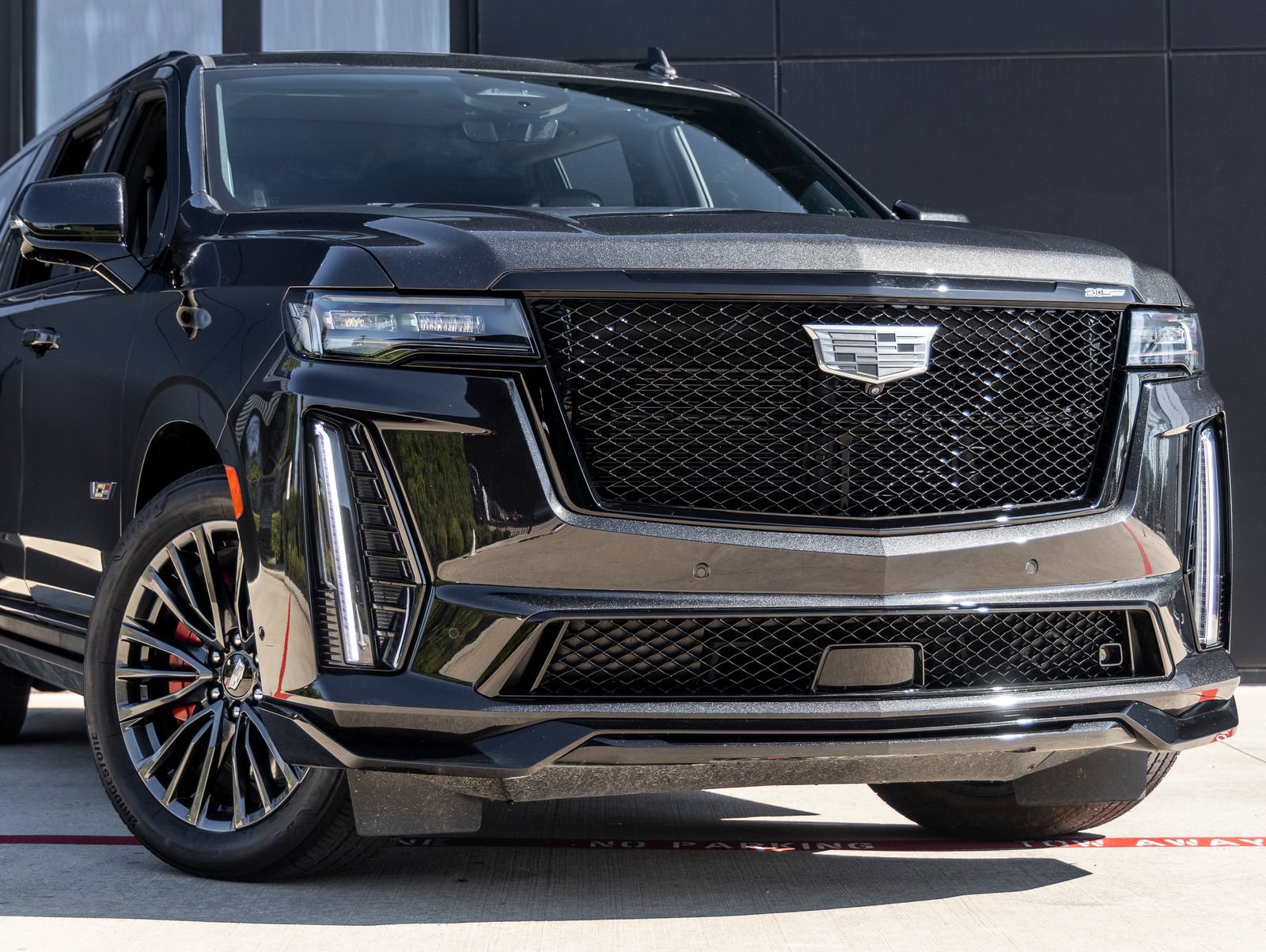 Used 2024 Cadillac Escalade ESV V AWD/4WD image 5