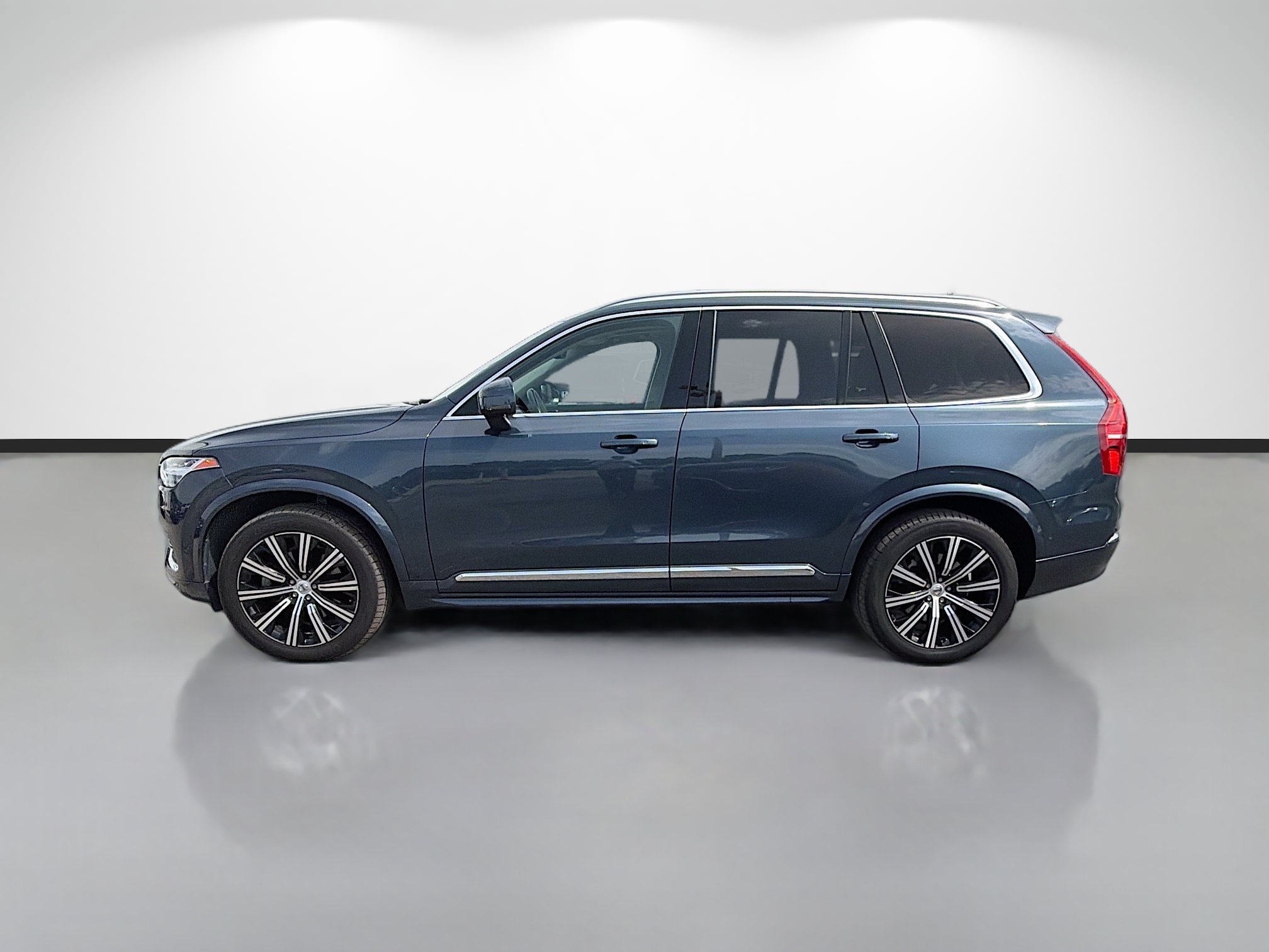 Used 2023 Volvo XC90 B6 Plus AWD/4WD image 2