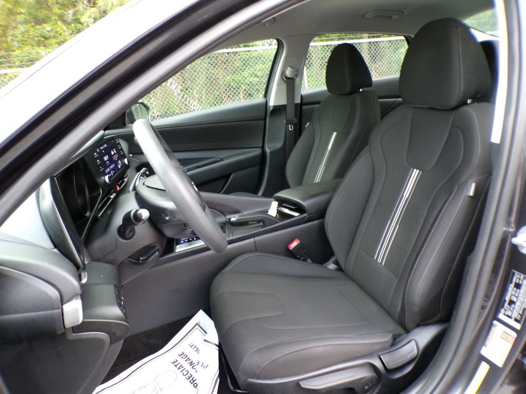 Used 2022 Hyundai Elantra SEL w/ Cargo Package FWD image 13
