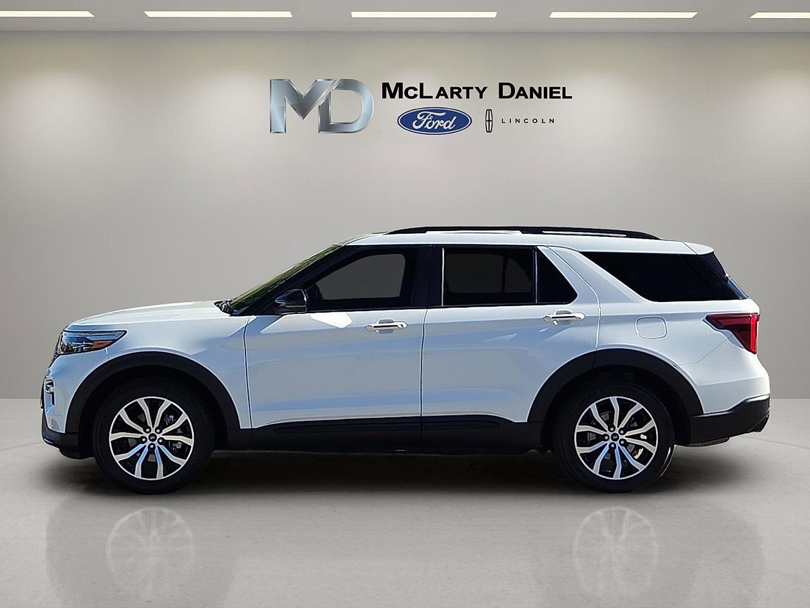 Used 2020 Ford Explorer ST w/ Premium Technology Package AWD/4WD image 3
