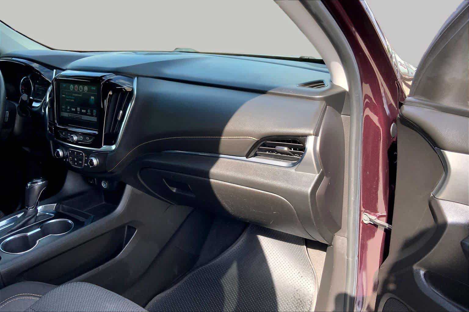 Used 2018 Chevrolet Traverse LT FWD image 18