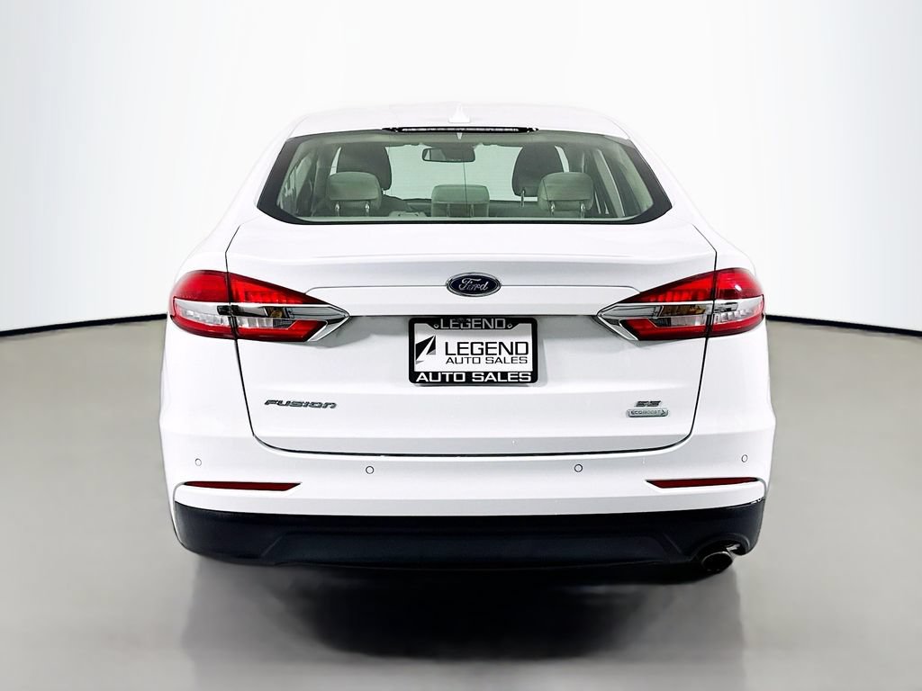 Used 2019 Ford Fusion SE FWD image 5