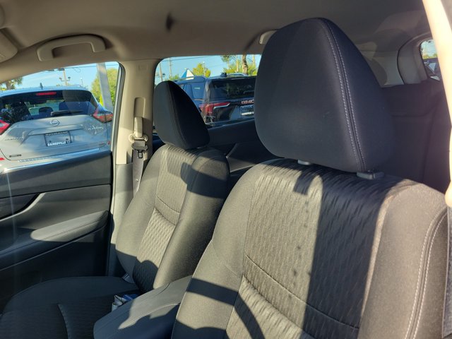 Used 2018 Nissan Rogue SV FWD image 20