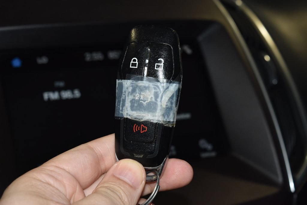 Used 2016 Ford Edge Titanium FWD image 17