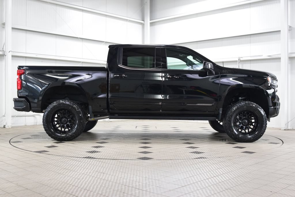 Used 2025 Chevrolet Silverado 1500 High Country w/ Midnight Edition AWD/4WD image 8