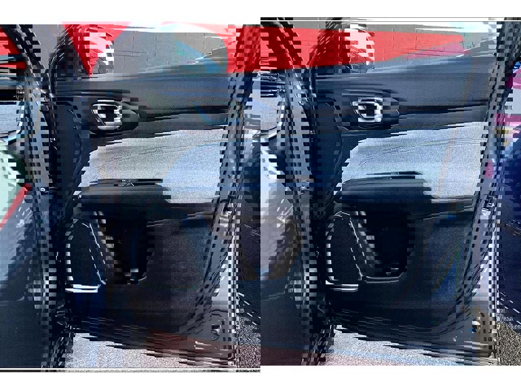 Used 2024 Jeep Compass Latitude image 20