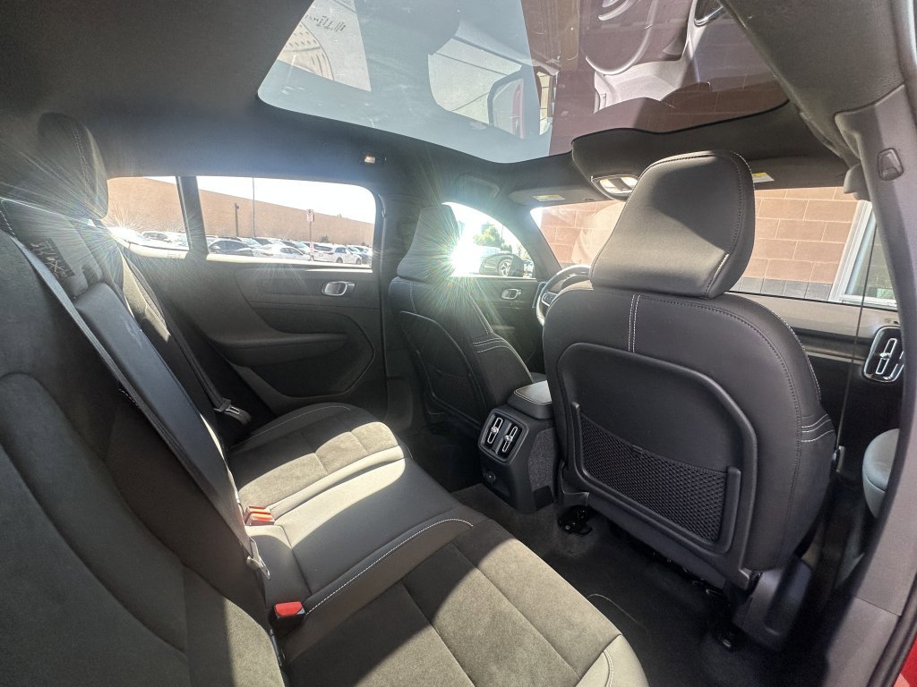 Used 2023 Volvo C40 P8 Recharge Plus image 39