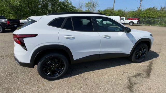 New 2026 Chevrolet Trax LT w/ Driver Confidence Package FWD image 2