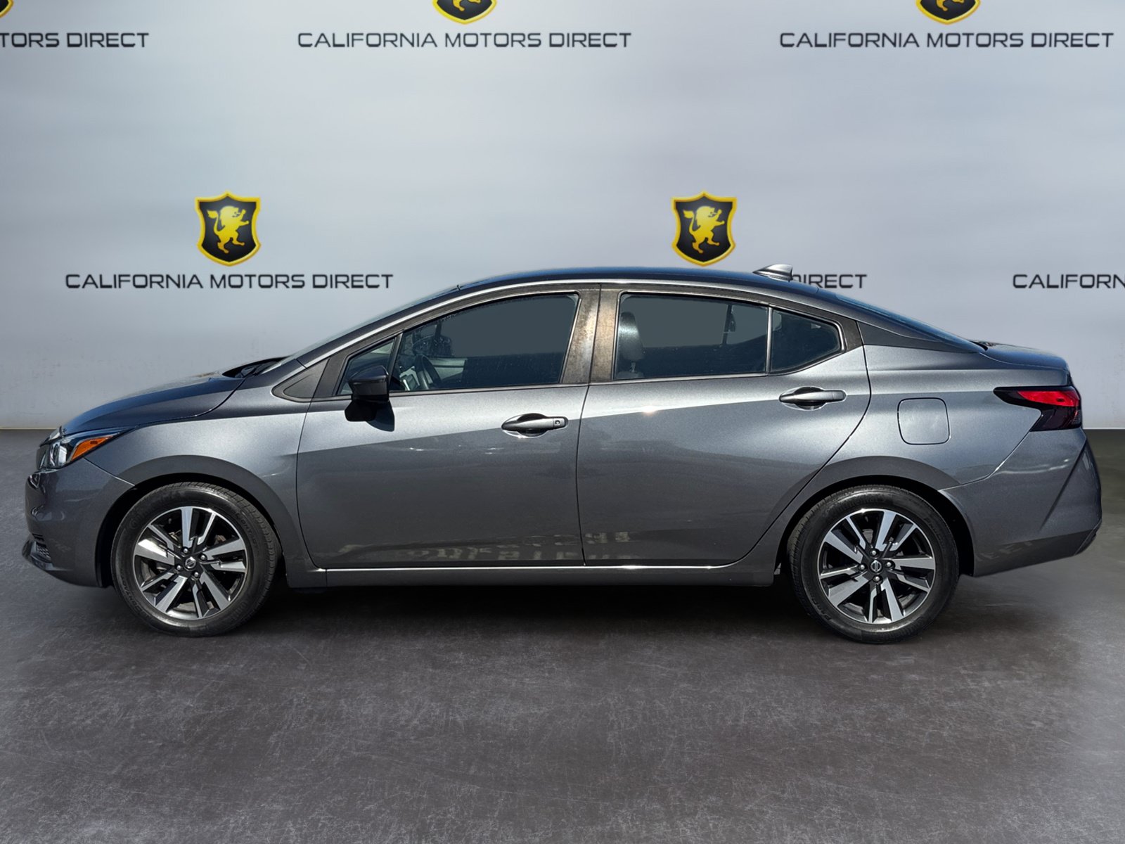 Used 2021 Nissan Versa SV FWD image 2