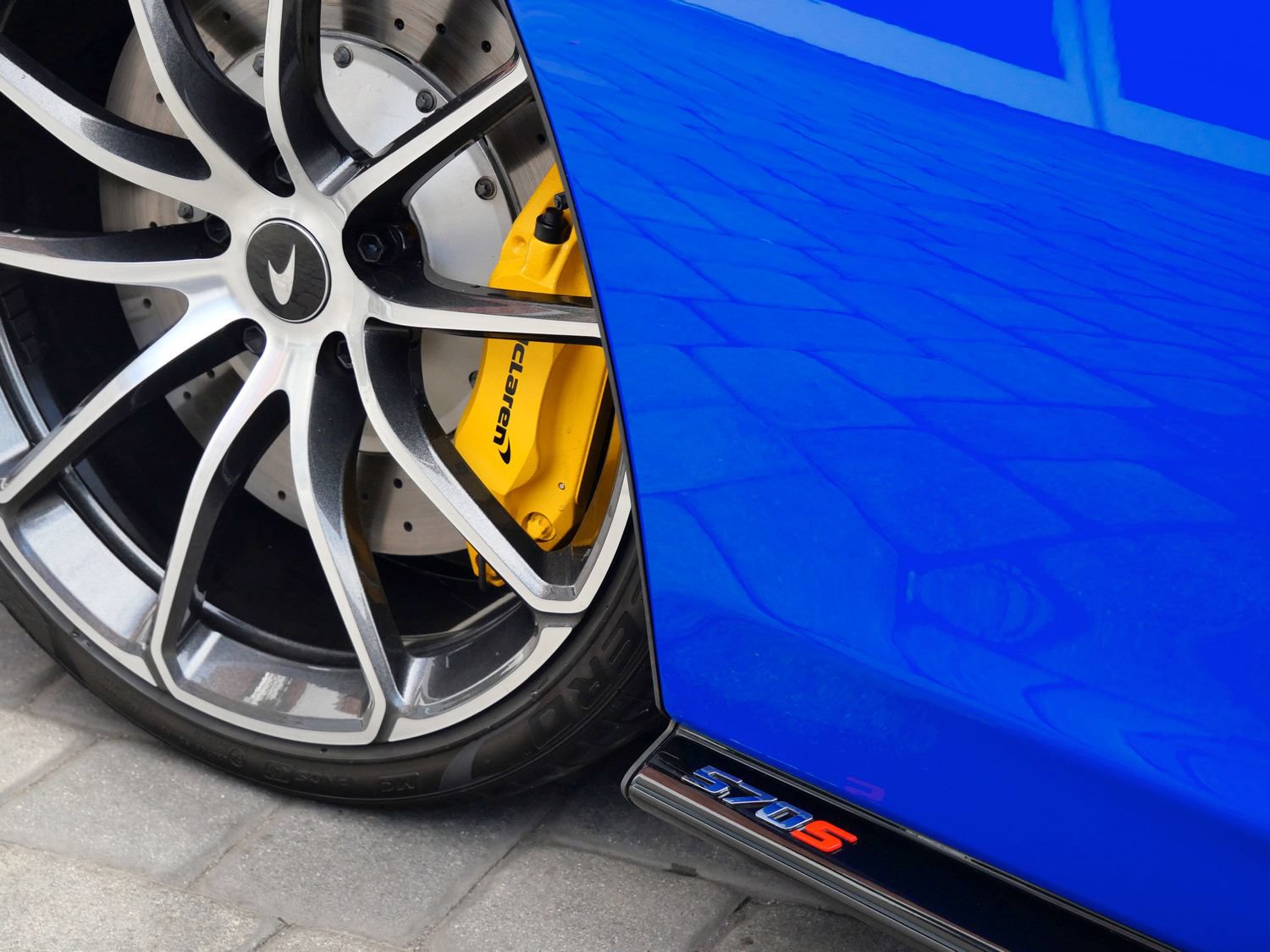 Used 2020 McLaren 570S Spider RWD image 15