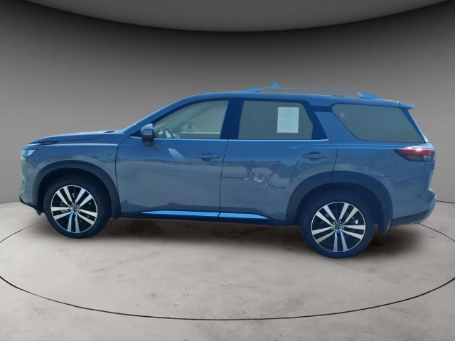 Certified 2025 Nissan Pathfinder Platinum w/ Cargo Package AWD/4WD image 12