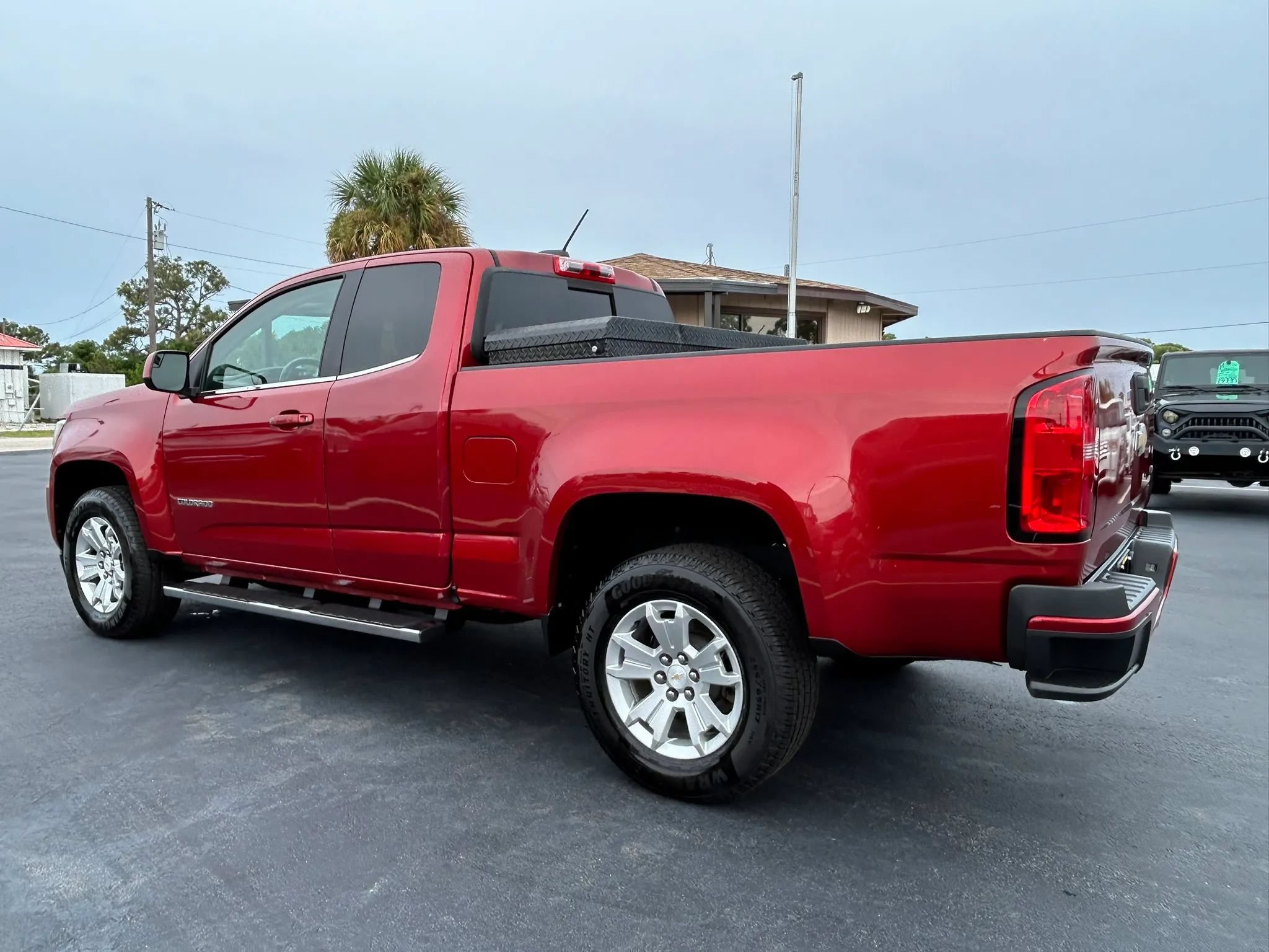 Used 2016 Chevrolet Colorado LT w/ LT Convenience Package RWD image 4