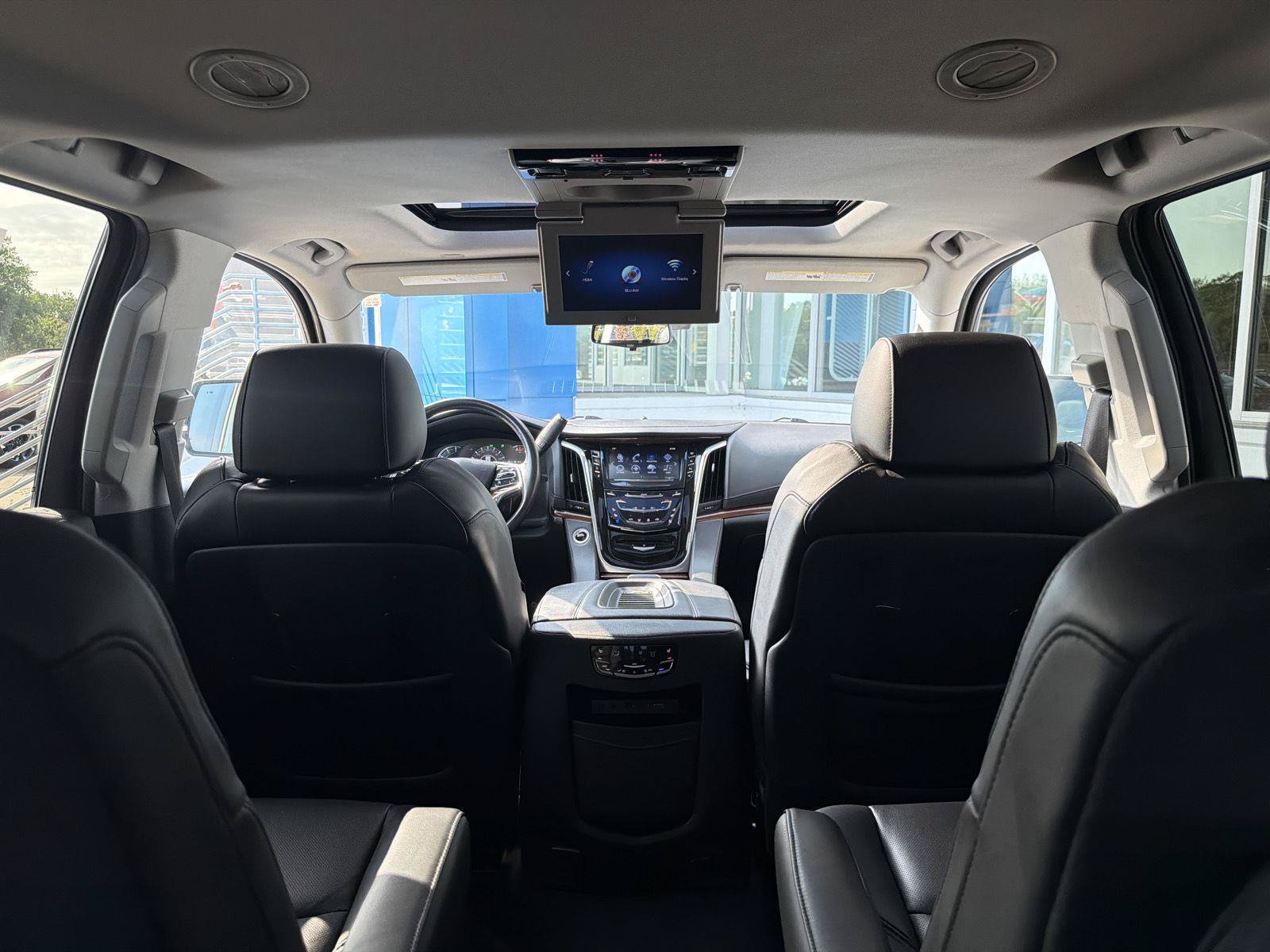 Used 2020 Cadillac Escalade Premium Luxury AWD/4WD image 48